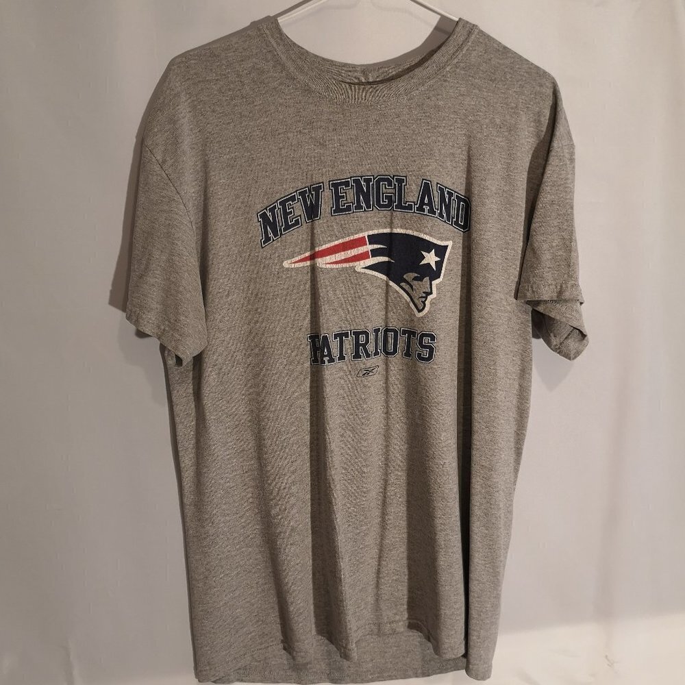 NFL Men's Size Medium New England Patriots Short Sleeve T-shirt